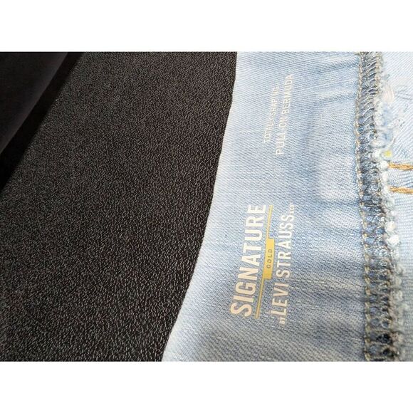 Signature by Levi Strauss & Co. Gold Label Totally Shaping Pull On Bermuda Short - Picture 2 of 6